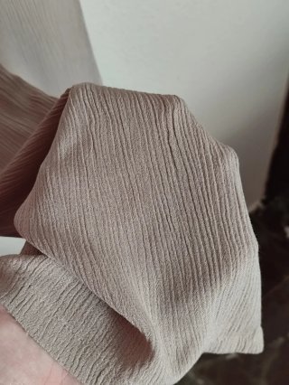 Pantalones finos de verano beige