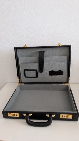 Maletín seguridad con combinación dorado