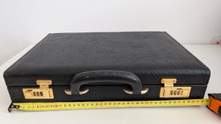 Maletín seguridad con combinación dorado