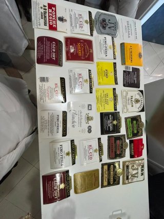 Lotto di etichette antiche di vino e liquori