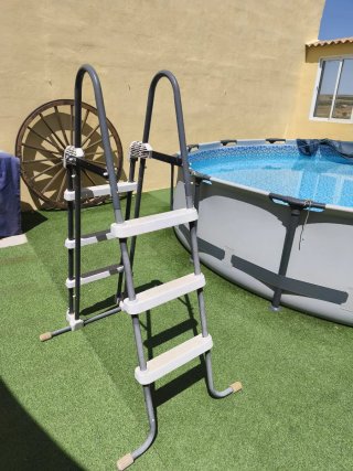 Escalera para piscina metal y plástico