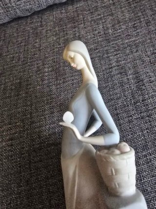 Porcelana Lladro Nao mujer con mariposa