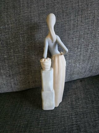 Porcelana Lladro Nao mujer con mariposa
