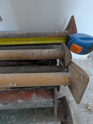 Puntales de obra metálicos