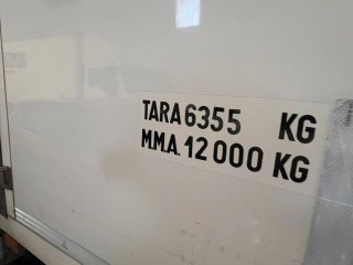 Camion Renault D 12 de 12.000 kg tara 6335 kg.