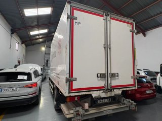 Camion Renault D 12 de 12.000 kg tara 6335 kg.