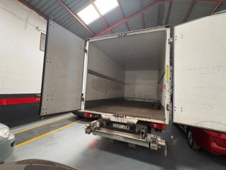 Camion Renault D 12 de 12.000 kg tara 6335 kg.