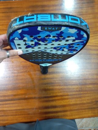 Pala de pádel Kombat Swat Blue Titan