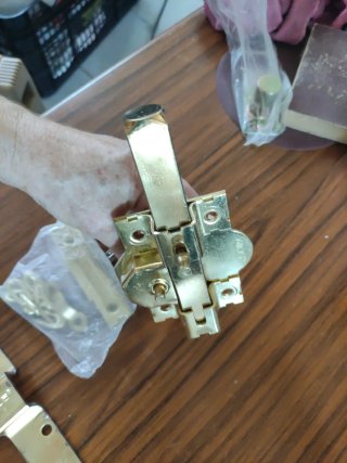 Cerradura dorada NI05 con llaves