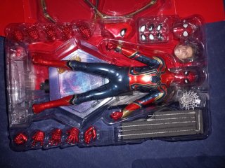 Hot Toys Iron Spider Figura Coleccionable