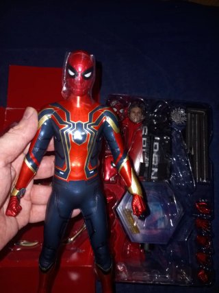 Hot Toys Iron Spider Figura Coleccionable