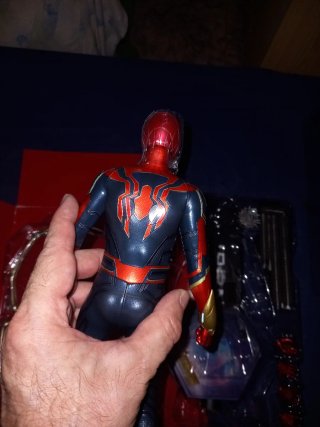 Hot Toys Iron Spider Figura Coleccionable