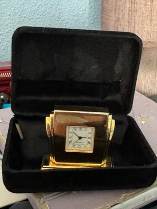 Reloj de mesa dorado de viaje vintage cuarzo