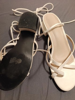 Sandalias blancas de tiras para mujer
