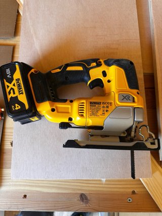 Caladora DeWalt a batería 18vDCS334 Poco Uso