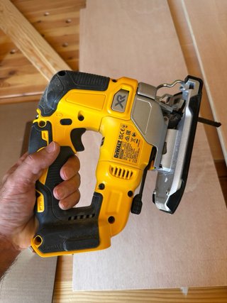 Caladora DeWalt a batería 18vDCS334 Poco Uso