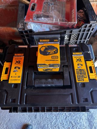 Caladora DeWalt a batería 18vDCS334 Poco Uso