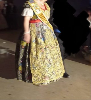 Traje de Fallera Completo con Manteletas y 2 cuerp