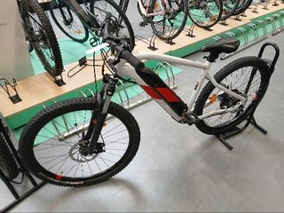Bicicleta eléctrica MTB Rockrider E-ST 100 Blanco Rojo