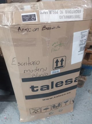 Scrivania moderna per ufficio a casa