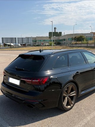Audi RS4 2021
