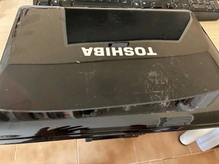 Portátil Toshiba para piezas - No funciona
