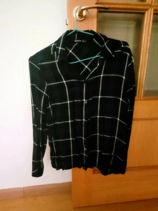 Blusa Stradivarius Cuadros Blanco y Azul