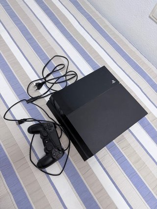 PS4 Fat + Mando DualShock 4 con cable