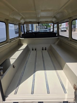 Land Rover Santana  2.5 DL ( 9 plazas)
