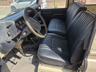 Land Rover Santana  2.5 DL ( 9 plazas)