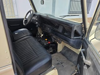 Land Rover Santana  2.5 DL ( 9 plazas)