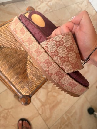 Sandalias Gucci Beige y Rojo
