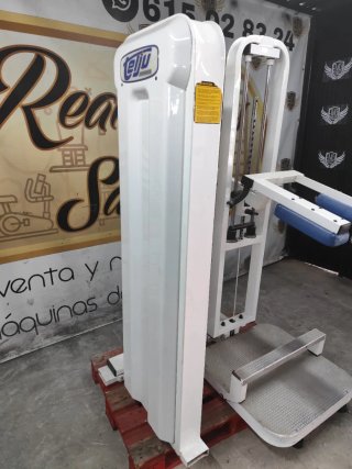 Máquina Sentadilla y Gemelo