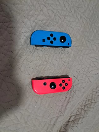 Nintendo Switch + Super Mario Odyssey