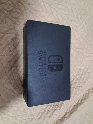 Nintendo Switch + Super Mario Odyssey