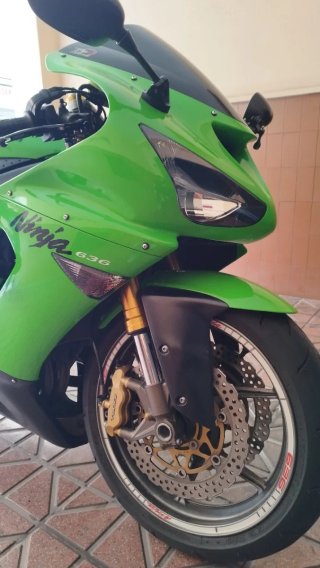 Kawasaki Ninja 636R Sportbike Verde