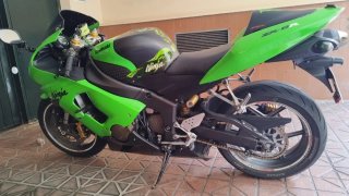 Kawasaki Ninja 636R Sportbike Verde