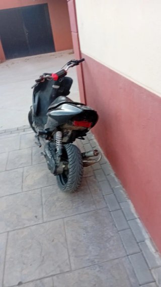 Yamaha Aerox Negra top rosa 74 culata culatin