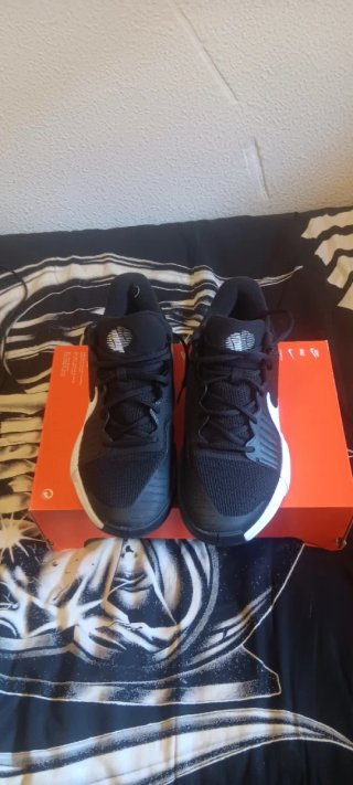 Zapatillas Nike Negras y Blancas Sin Estrenar