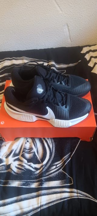 Zapatillas Nike Negras y Blancas Sin Estrenar