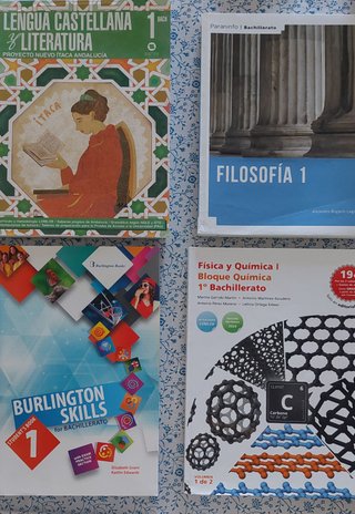 Libros IES Monterroso Estepona 1° bachillerato