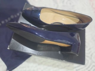 Zapatos punta charol azul Latouche