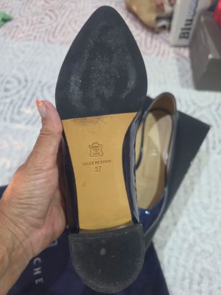 Zapatos punta charol azul Latouche