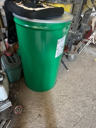 Bidón verde con tapa