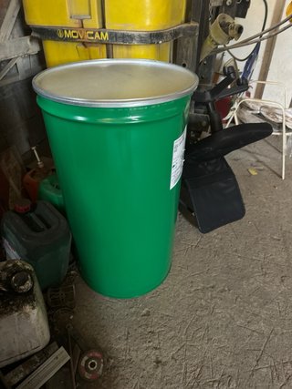 Bidón verde con tapa