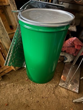 Bidón verde con tapa