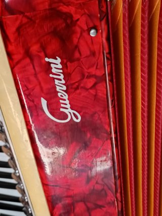 Acordeón Guerrini Super Luxe 120 Bajos Rojo