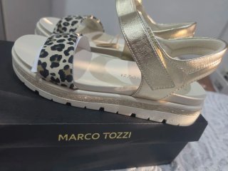 Sandalias Marco Tozzi doradas y leopardo.