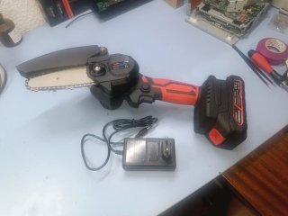 Mini sierra eléctrica con batería