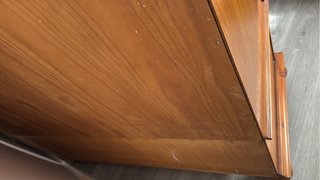 Armario vintage de madera maciza.